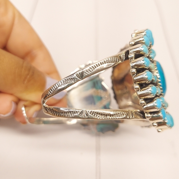 STUNNING Turquoise Cuff - Picture 8 of 12